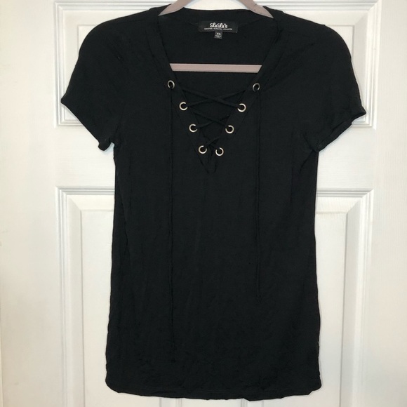 𝅺LULU’S Lace Up Black T Shirt Top - Picture 1 of 5